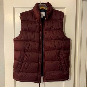Large Old Navy burgundy men’s puffer vest